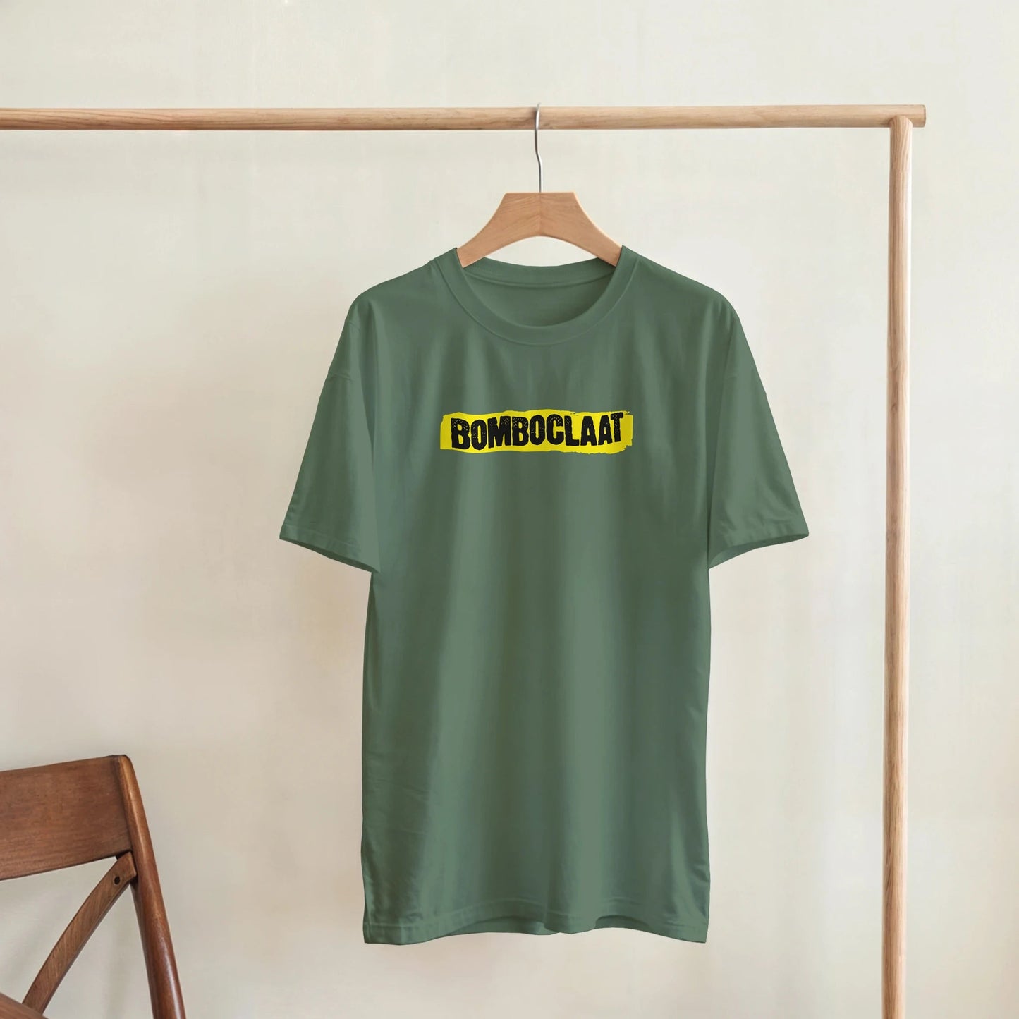 Bomboclaat | Unisex t - skjorte med klassisk passform - Print Material - Iskyns.no