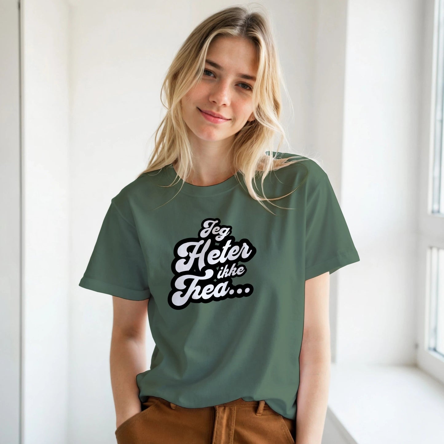 Jeg heter ikke Thea...| Unisex t - skjorte med klassisk passform - Print Material - Iskyns.no