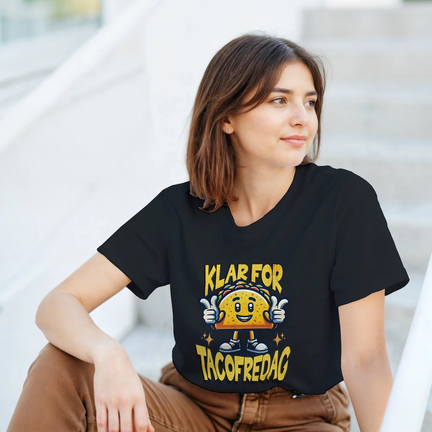 Klar for Tacofredag | Unisex t - skjorte med klassisk passform - Print Material - Iskyns.no