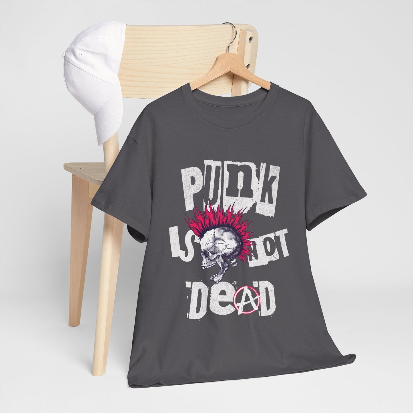 Punk Is Not Dead | Mohawk hodeskalle t - skjorte - T-Shirt - Iskyns.no