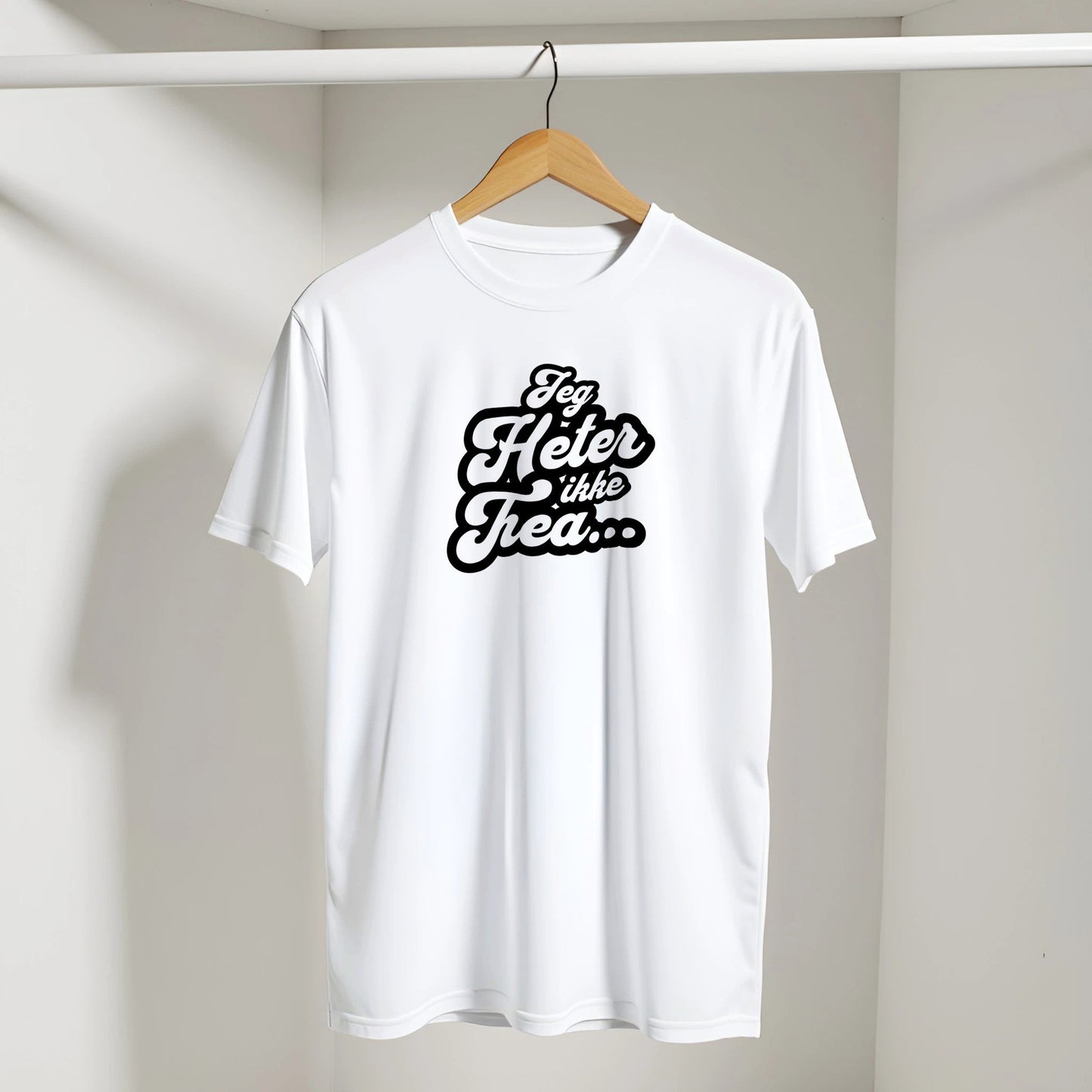 Jeg heter ikke Thea...| Unisex t - skjorte med klassisk passform - Print Material - Iskyns.no
