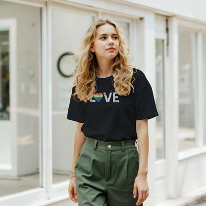LOVE | Unisex t - skjorte med klassisk passform - Print Material - Iskyns.no