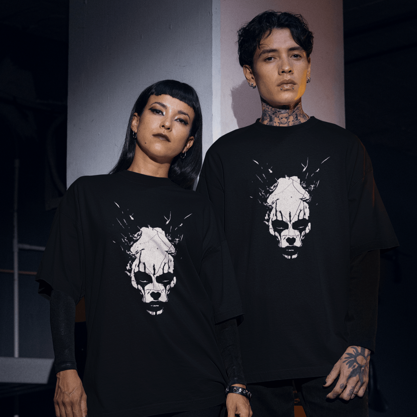 Nordens Sorte Enke | Unisex t - skjorte med klassisk passform - Print Material - Iskyns.no