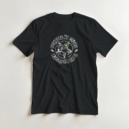 Powered by chaos / raised on riffs | Unisex t - skjorte med klassisk passform - Print Material - Iskyns.no