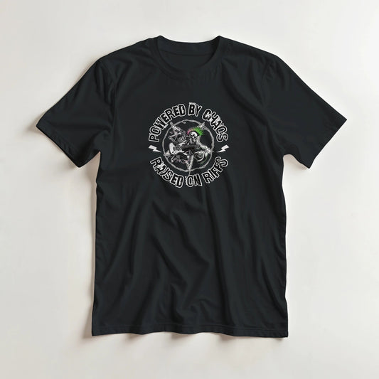 Powered by chaos / raised on riffs | Unisex t - skjorte med klassisk passform - Print Material - Iskyns.no