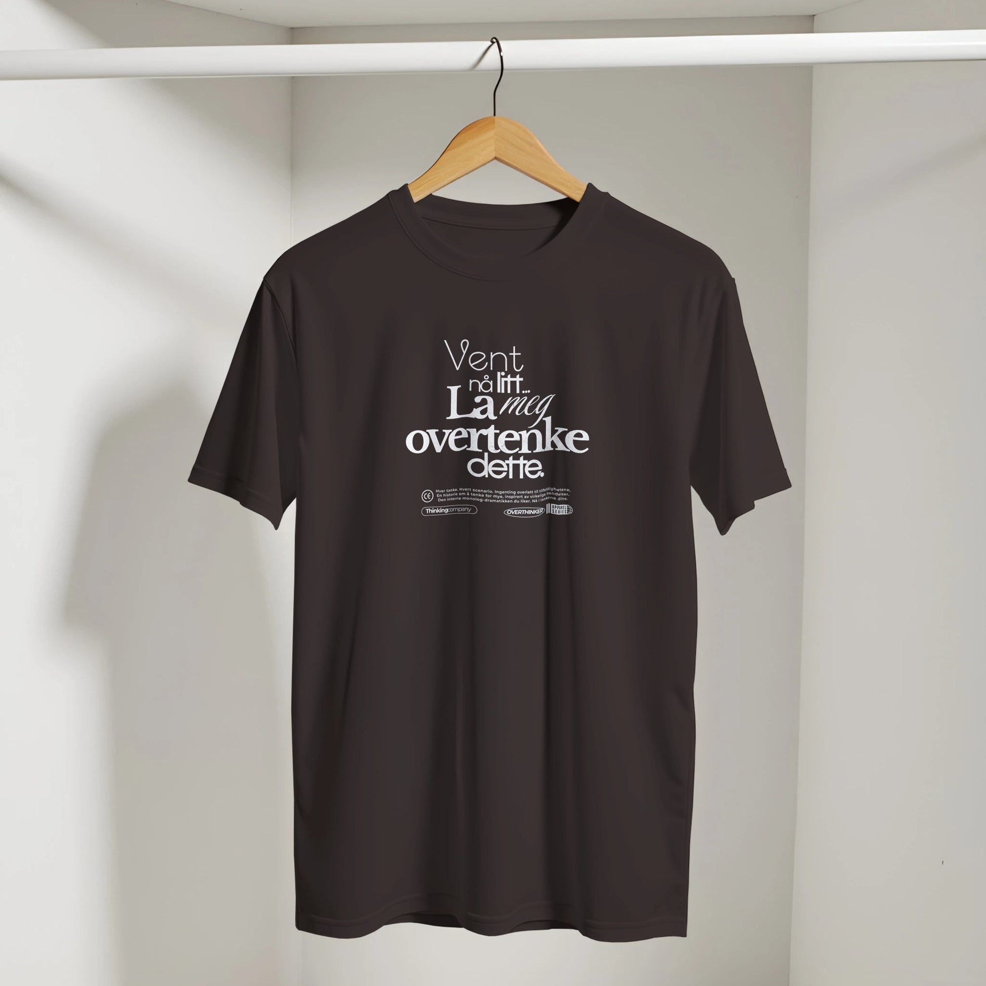 Vent nå litt...La meg overtenke dette | Unisex t - skjorte med klassisk passform - Print Material - Iskyns.no